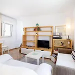 דירה Spacious In 65 M²