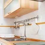 דירה Spacious In 65 M² *