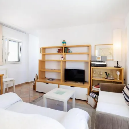 Apartment Bright With Air Conditioning In 65 M²