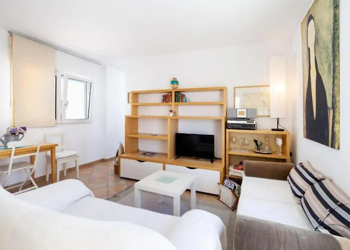 Апартаменты Spacious In 65 M²